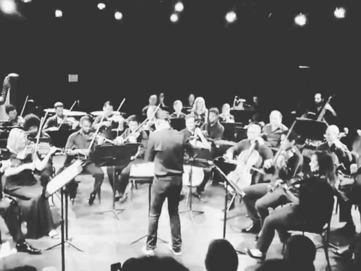 のインスタグラム：「2021 bem começou e eu ja tenho uma palavra favorita e até um hino... #butantan uh huuuu  essa é a @orquestrasinfonicadabahia  anunciando que a vacina está cada dia mais próxima!  viva @butantanoficial, a ciência e ao SUS.  *o video da orquestra é de antes da pandemia.」