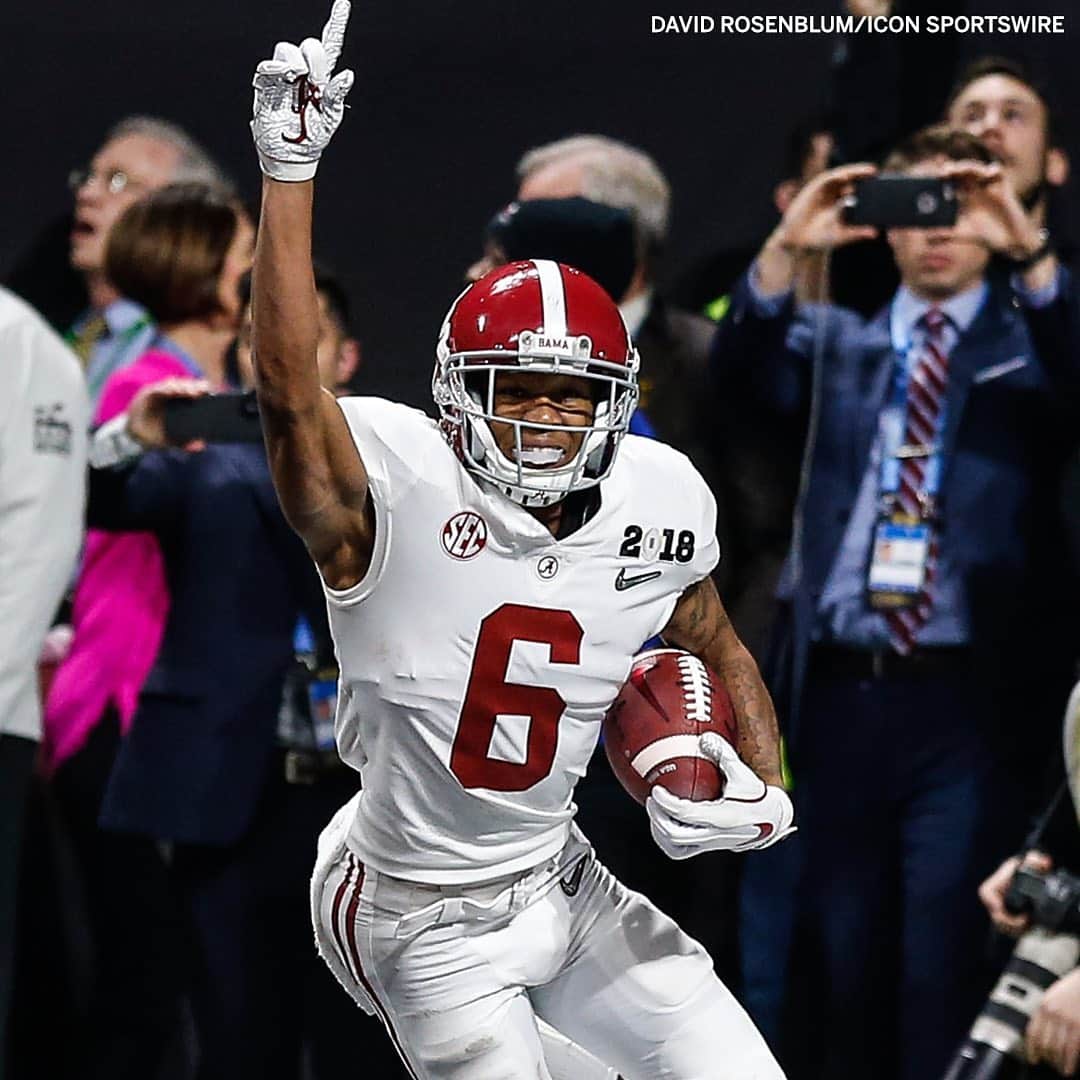 espnさんのインスタグラム写真 - (espnInstagram)「DeVonta Smith is no stranger to the big stage. In 2018, he caught the walk-off game-winner to win the National Championship in OT. Cold 🥶」1月12日 0時22分 - espn
