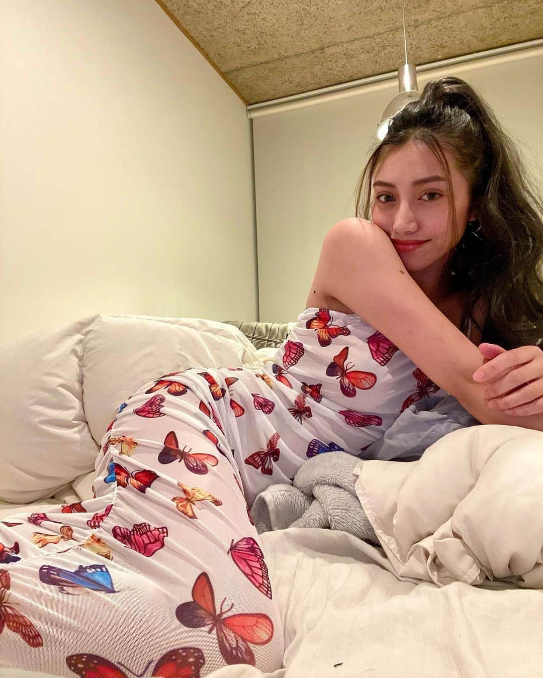 安部ニコルのインスタグラム：「新しい部屋着かもしれない...」