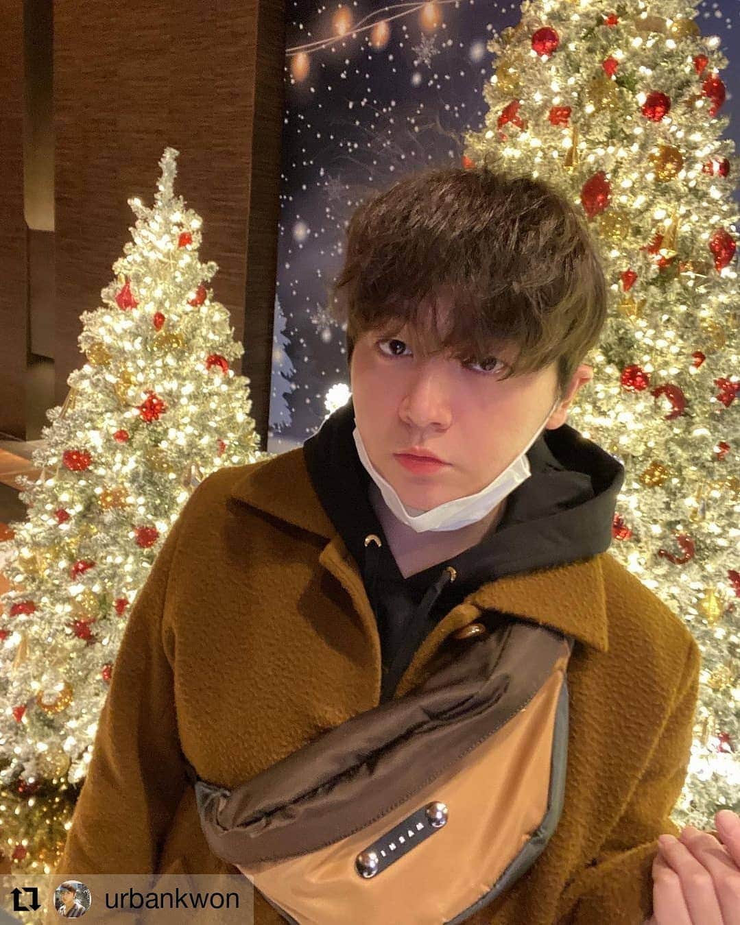 Urban Zakapaのインスタグラム：「사진이 우와🥰 Repost @urbankwon • • • • • • #아직도 #크리스마스 🎄 🦌 🎁」