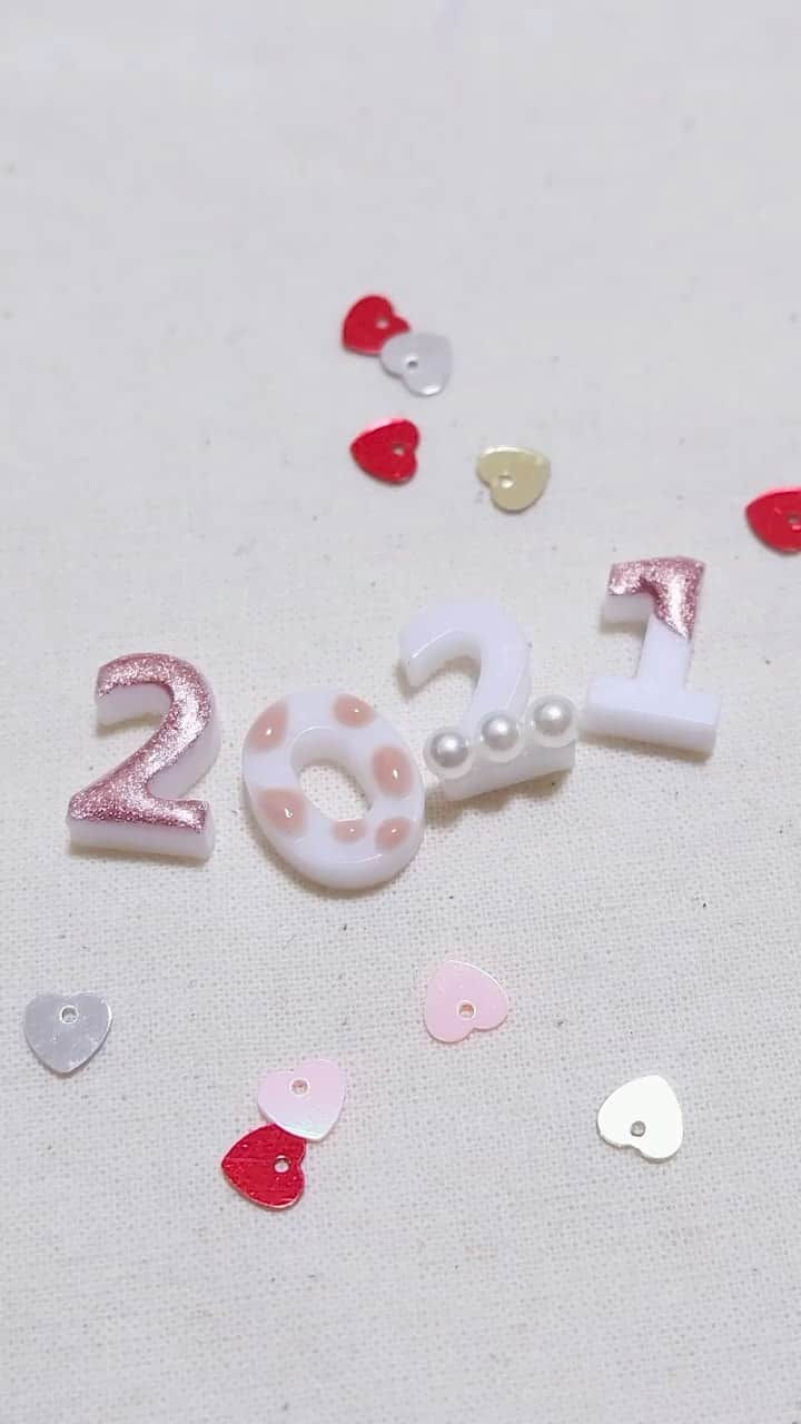 みらんのインスタグラム：「・ pink 🤍🧴🐄 2021年 ・ #handmade #diy #resin  #dryflower flower #earring  #accessory #diyidea  #ガーリーコーデ #original  #ハンドメイド部  #レジンアクセサリー  #ハンドメイド #手作り #diy女子 #レジン #手作りアクセサリー #おうち時間」