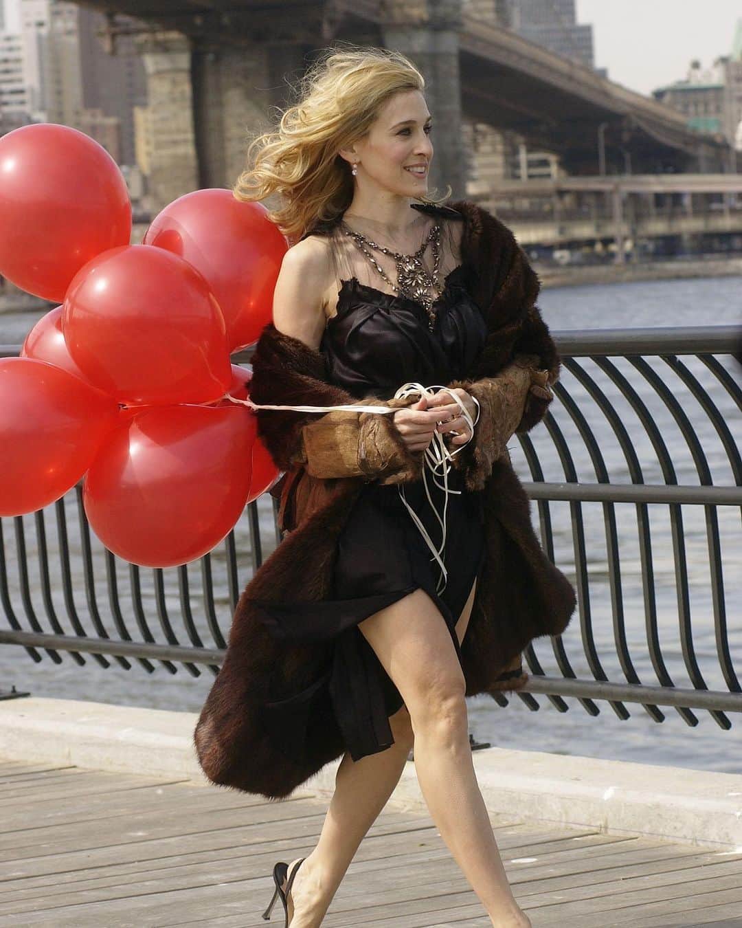 Fashion Weekのインスタグラム：「Carrie Bradshaw is back! #HBOMax has confirmed a revival of #SATC where we find out what the friends are up to today. Photo via @gettyimages」