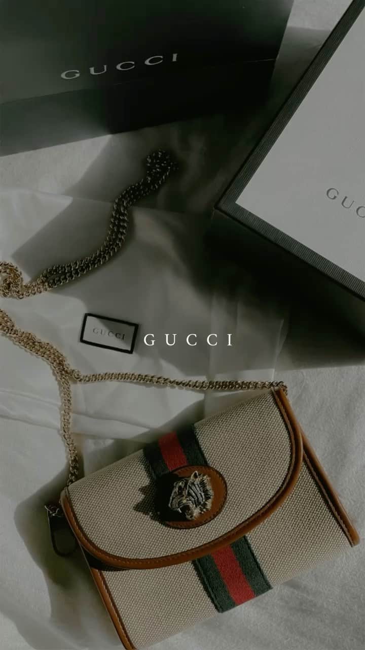 島野ミキのインスタグラム：「・ ・ #GUCCI 先月もバック買ったばっかだけど 軽井沢アウトレットで 安くなっていたので買っちゃいました🤣w 年末年始って#お財布の紐が緩みがち  ・ ・ #軽井沢#軽井沢アウトレット#年末年始#お買い物#購入品#購入品紹介#グッチ#bag#可愛い#オシャレ#fashion#ootd#ハイブランド#brand#自分へのご褒美#正月#アウトレット#outlet#SALE#セール#セール戦利品」