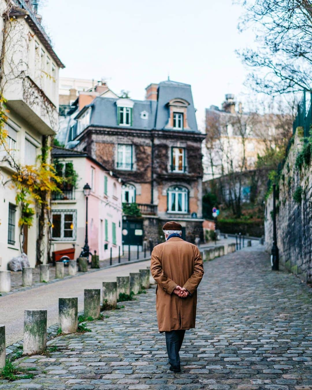 VuTheara Khamさんのインスタグラム写真 - (VuTheara KhamInstagram)「Parisian Mood (2021) . It's a selection of pictures taken in Montmartre these last days」1月12日 0時55分 - vutheara