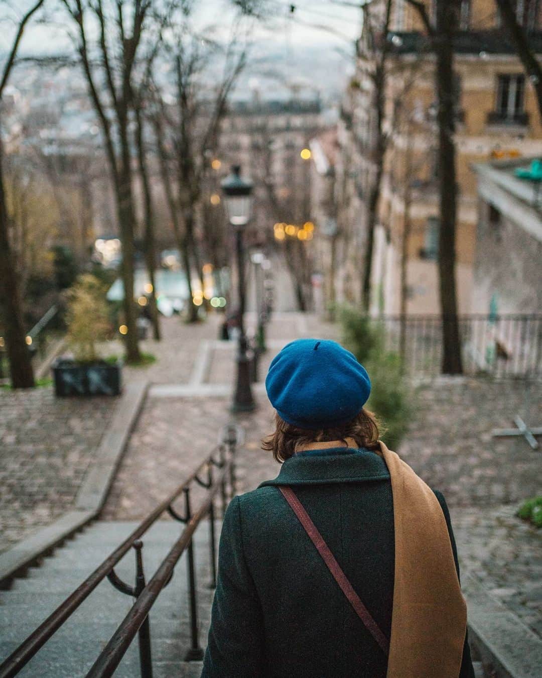 VuTheara Khamさんのインスタグラム写真 - (VuTheara KhamInstagram)「Parisian Mood (2021) . It's a selection of pictures taken in Montmartre these last days」1月12日 0時55分 - vutheara
