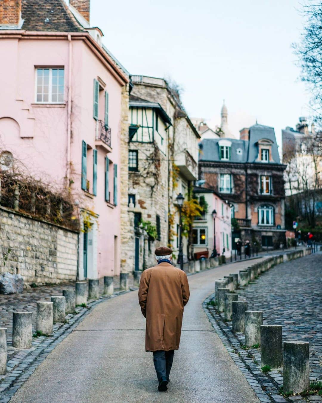VuTheara Khamのインスタグラム：「Parisian Mood (2021) . It's a selection of pictures taken in Montmartre these last days」