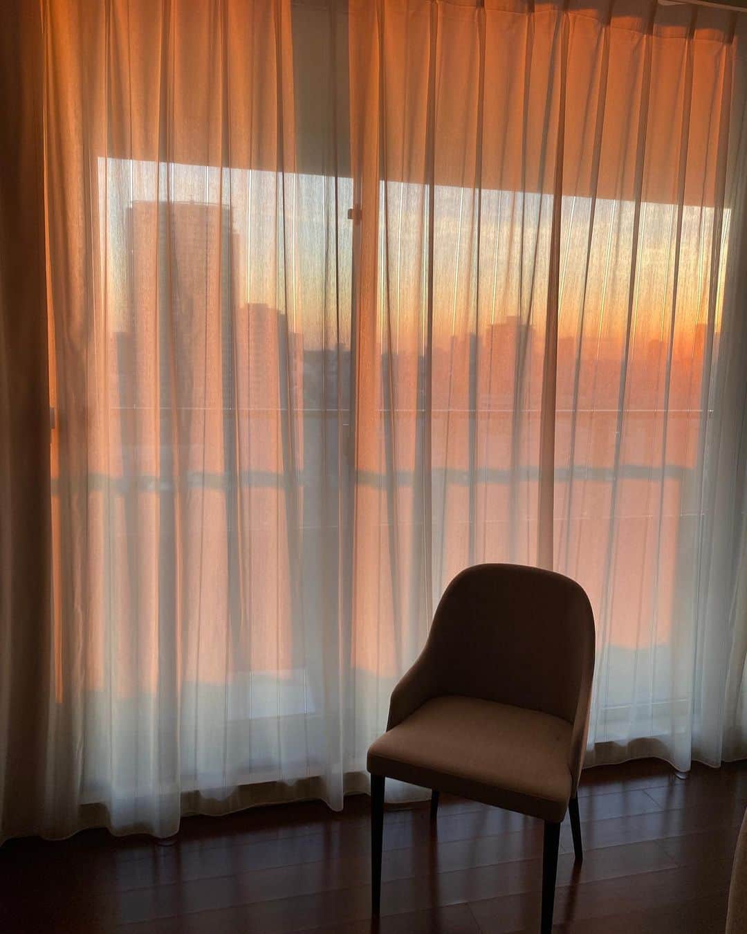 クリスティン・ウェイのインスタグラム：「What a beautiful afternoon  #tokyolife #beautiful #sunset #nature #citylife #夕焼け」