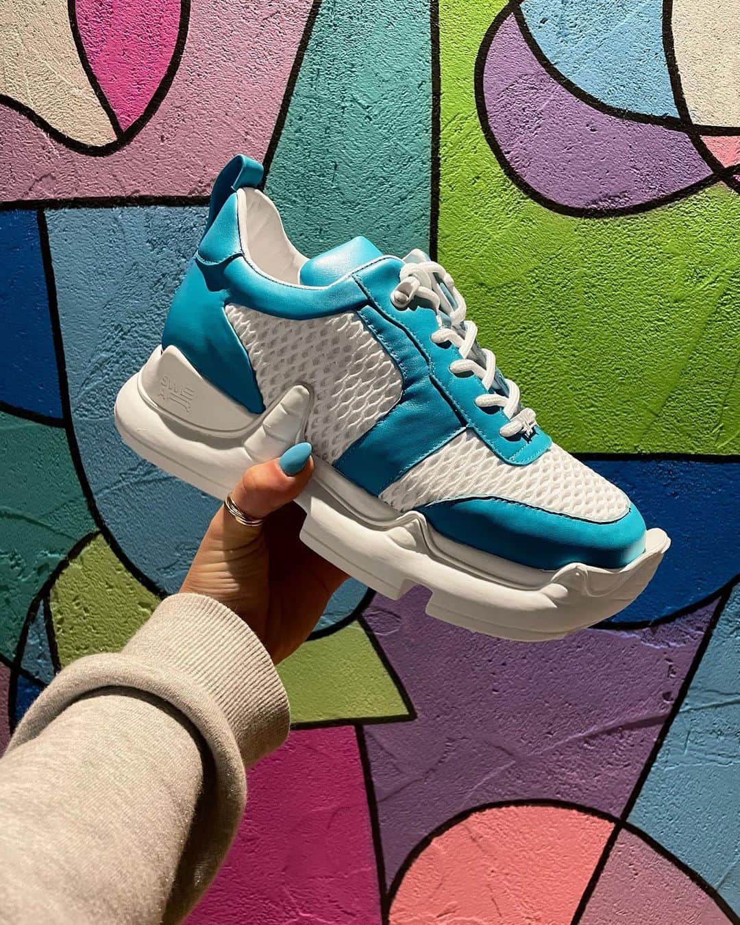のインスタグラム：「Put some colour in your life! The AIR Nitro S comes in a variety of colourway combinations. Find your bright or dark version at Farfetch.com. #swearlondon⁠⠀ ⁠⠀ Orders for made to order footwear placed between the 20th of November and the 15th of January will be shipped in 6 weeks.」