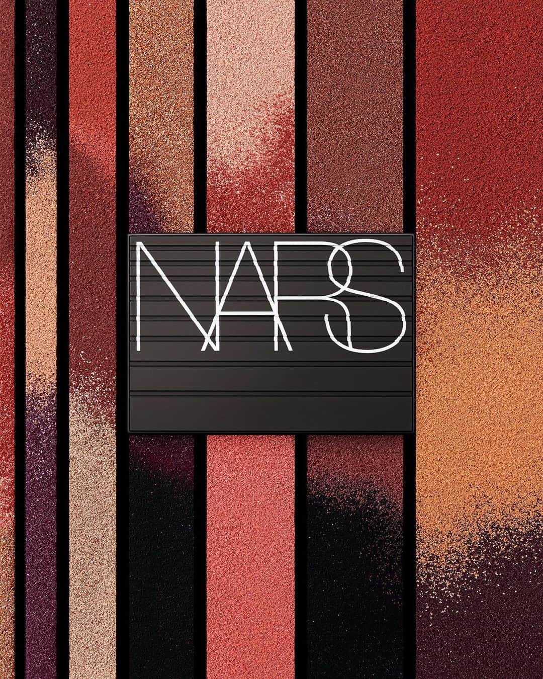 NARSさんのインスタグラム写真 - (NARSInstagram)「Intensifying. Gratifying. Mesmerizing. Take it all the way with Extreme Effects Eyeshadow Palette. Tap to shop or try it on.」1月12日 1時03分 - narsissist