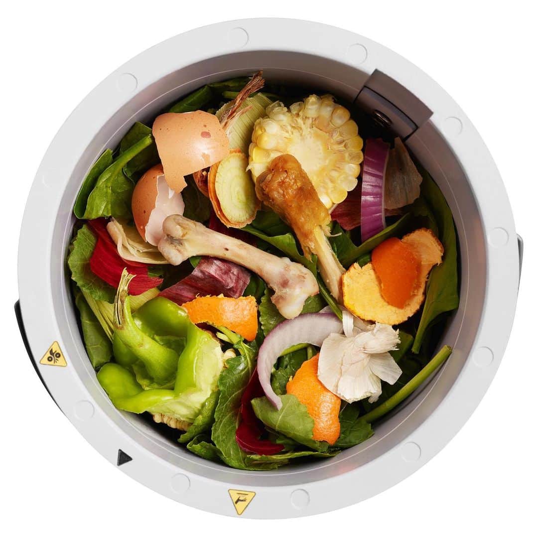 Vitamix Global Headquarters Real foodさんのインスタグラム写真 - (Vitamix Global Headquarters Real foodInstagram)「Before 👉 After • The Vitamix Foodcycler FC-50 is marked down at $50 off, get yours today or while supplies last at the product tag here OR the link in our bio! •」1月12日 1時08分 - vitamix