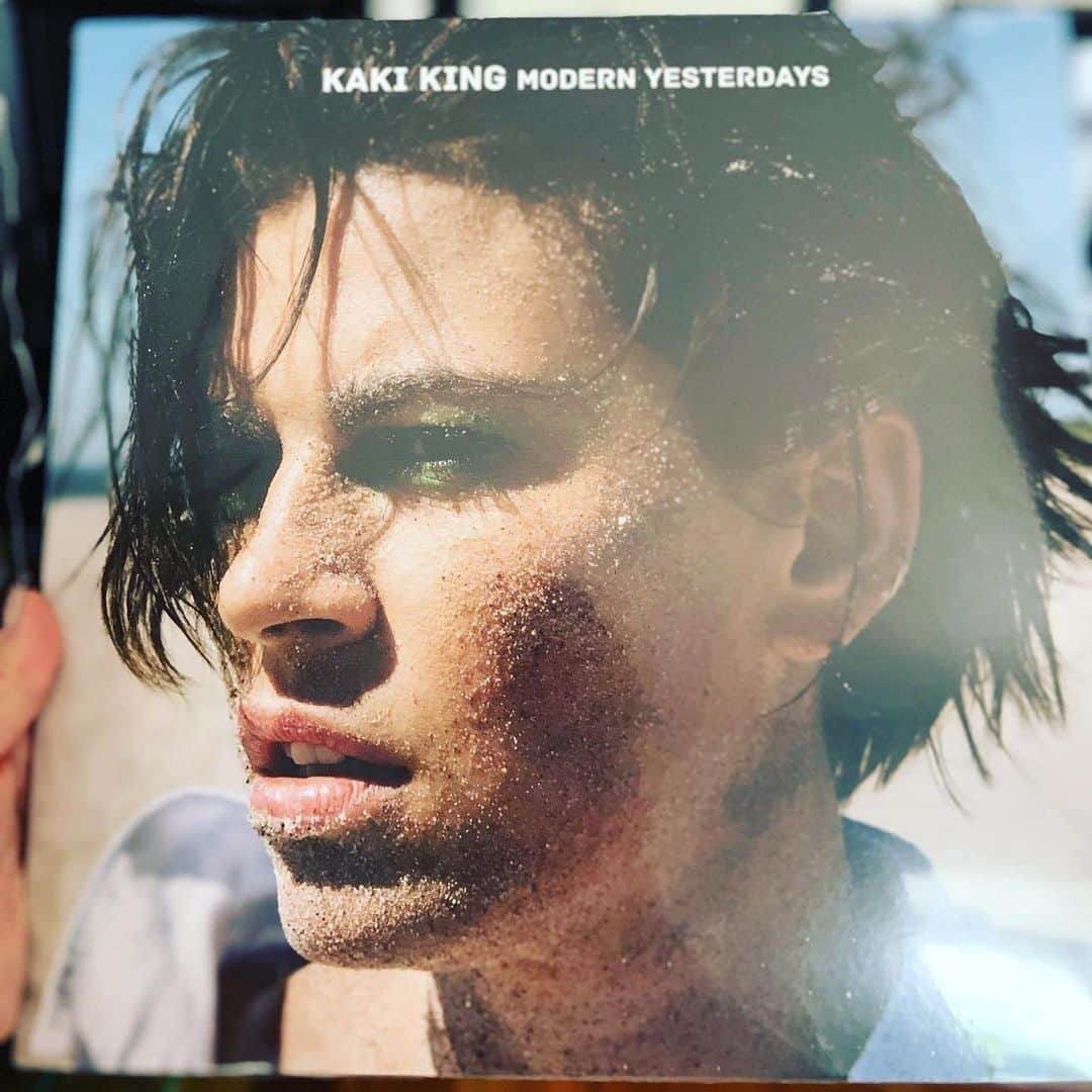 カーキ・キングのインスタグラム：「Modern Yesterdays vinyl back in my webstore. Link in bio or kakiking dot com shop」