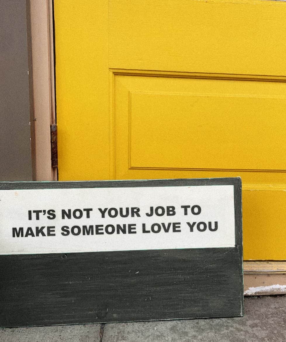 のインスタグラム：「Don’t spend your love on someone who doesn’t value it ⚠️」