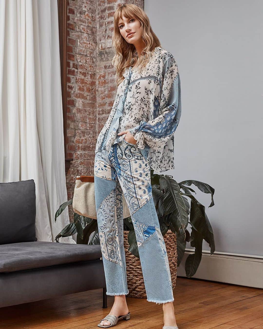 Saks Fifth Avenueのインスタグラム：「In search of that Monday motivation? Look to @etro's floral-print blouse-and-denim combo for an instant mood boost. #SaksStyle」
