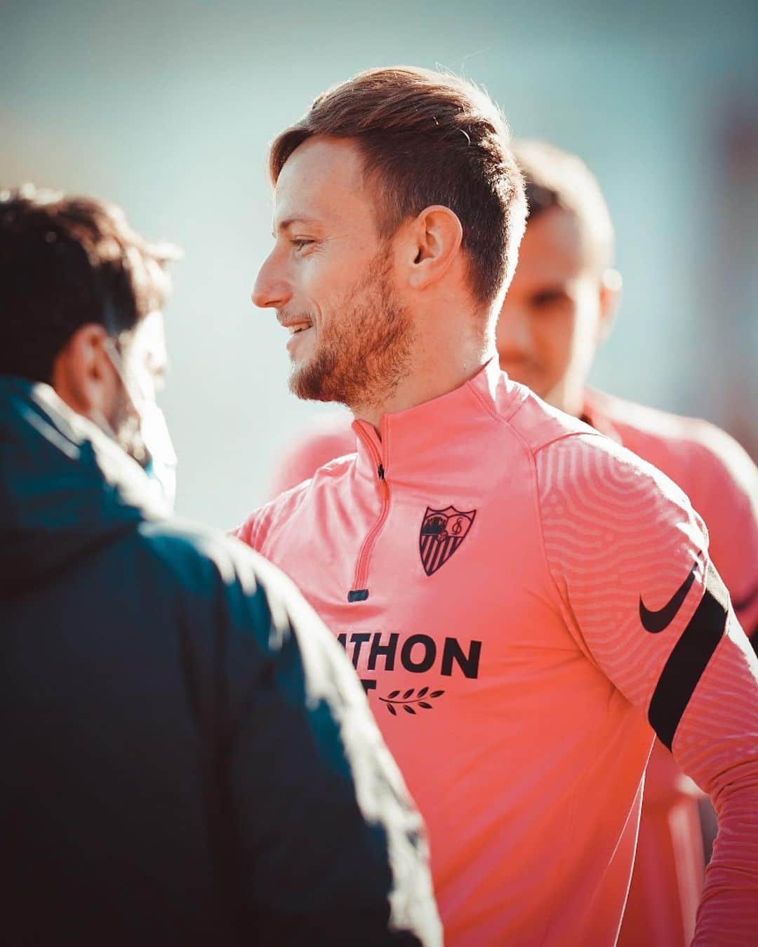 イヴァン・ラキティッチのインスタグラム：「Focused on the next game! / Concentrados en el próximo partido! 💪🏻🚀💯 #AtletiSevillaFC #WeAreSevilla #Rakitic #LaLiga」
