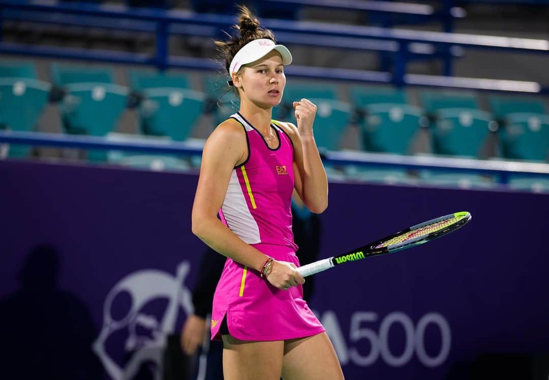 WTA（女子テニス協会）さんのインスタグラム写真 - (WTA（女子テニス協会）Instagram)「Left it all on the court 💪 #AbuDhabiWTA」1月12日 1時18分 - wta