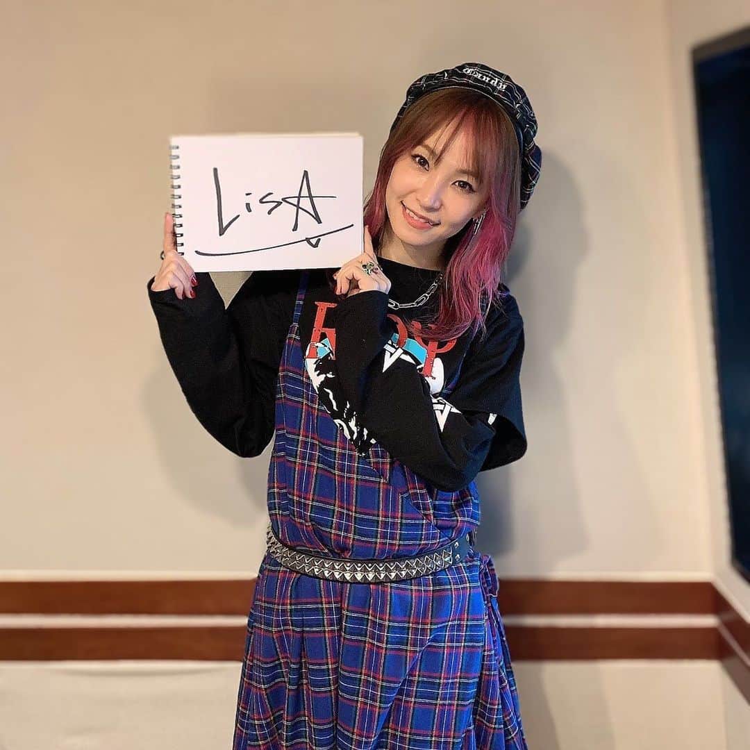 のインスタグラム：「1/12（火）#ディアフレンズ ﻿ ゲストは・・・#LiSA さんをお迎えします🎉🎉﻿ ＠xlisa_olivex﻿ ﻿ ニューシングル「#dawn 」が1月13日にリリース📀﻿ 歌詞のことや、子供達がLiSAさんの曲を﻿ 歌ってくれている事、、、﻿ LiSAさんの歌声は子供の声と近い！？ ﻿ など伺います。﻿ さらに、#ラーメン 🍥好きは変わらない？﻿ ﻿ 【#森永乳業 #CafeTlk】﻿ LiSAさんがホッとできる場所は？﻿ ﻿ #紅蓮華﻿ #炎﻿ #鬼滅の刃﻿ #レコード大賞﻿ #紅白﻿ #アニソン﻿ #坂本美雨 #MiuSakamoto﻿ @miu_sakamoto﻿ #ディアフレンズ﻿ #tokyofm #JFN﻿ #今日のひとこと #全国38局ネット﻿ #radiko #radikoタイムフリー﻿ @tokyofm_official」