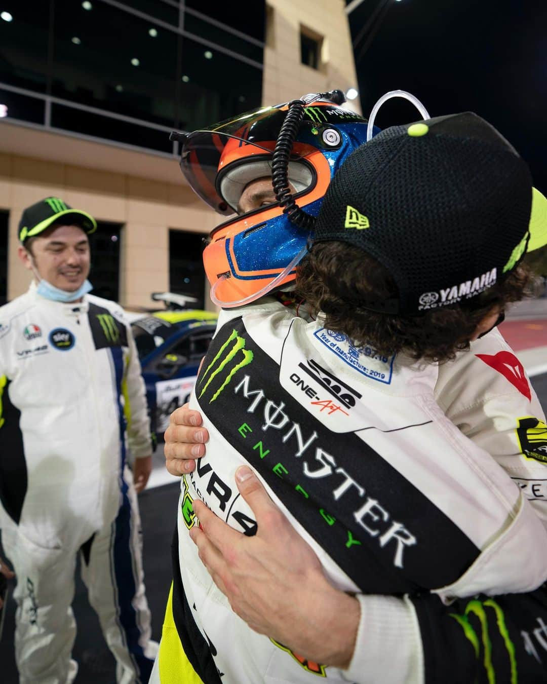 バレンティーノ・ロッシさんのインスタグラム写真 - (バレンティーノ・ロッシInstagram)「Great podium after a strong race🏆 @uccioyellow46 @luca_marini_97  Always a pleasure race with you guys @ronniekessel #vr46squad  @monsterenergy #gulf12hours  📸 by @camilss」1月12日 1時37分 - valeyellow46