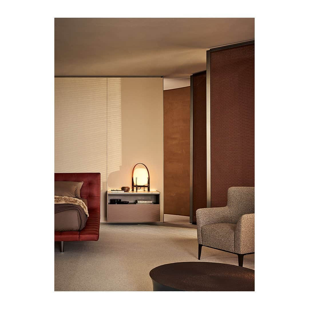 Poliform|Varennaさんのインスタグラム写真 - (Poliform|VarennaInstagram)「An enveloping atmosphere defined by harmonious shapes, ergonomic designs and sophisticated finishings. Discover Poliform night collections for the most intimate areas of the home. #poliform #madeinitaly #nightarea #interiordesign #luxuryliving #italiandesign」1月12日 1時53分 - poliform_official