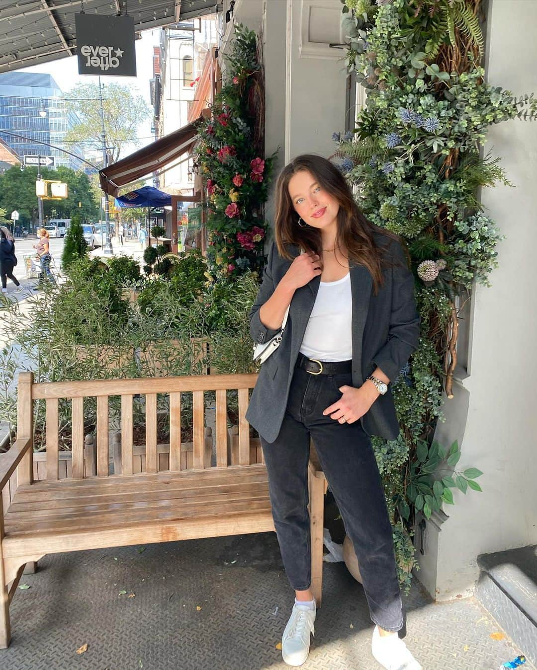 エミリー・DiDonatoさんのインスタグラム写真 - (エミリー・DiDonatoInstagram)「It is safe to say I am obsessed with blazers 😂 I promise next outfit recreation will be a non-blazer one! 🤞🏻」1月12日 1時51分 - emilydidonato