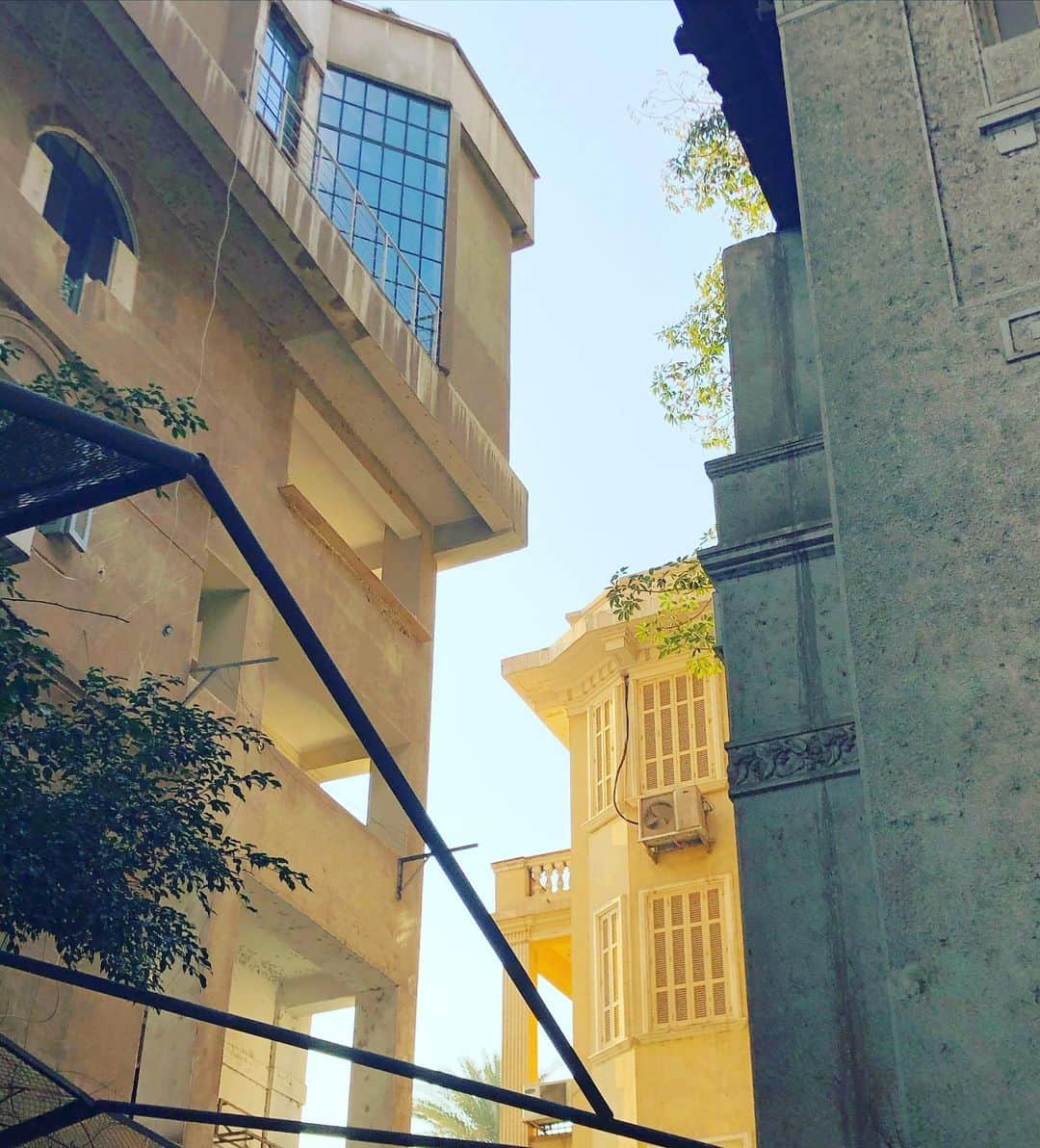 デレク ラムのインスタグラム：「Palette: gold and beige」