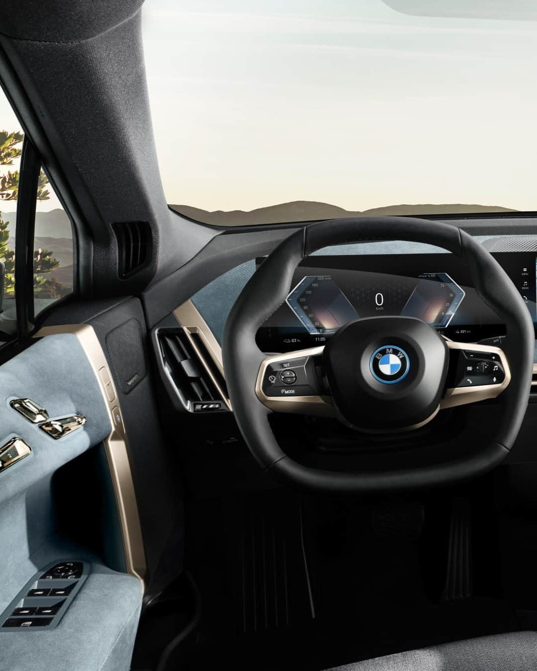 BMWさんのインスタグラム写真 - (BMWInstagram)「A new experience for interaction between driver and car. The next generation of #BMWiDrive premieres in the all-new BMW iX. #BMWxCES #CES2021 #CES #THEiX #BMWiDrive #BMW」1月12日 2時00分 - bmw
