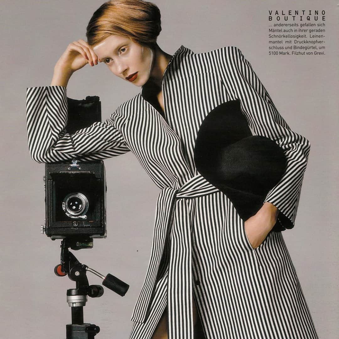 のインスタグラム：「Per un tocco affascinante, chic, e per giocare con lo stile retrò, i cappelli da donna #Grevi a falda larga in feltro di morbido lapin. Thank to Vogue Germany . #Grevi1875 #Grevihat #madeinitaly #firenze #madewithlove #handmade #hats #largebrim #largebrimhat #felthats #womanhats #hatlovers #autumnstyle #winterstyle #ootd #70style #chic #retro #restrostyle #lapin @voguegermany」