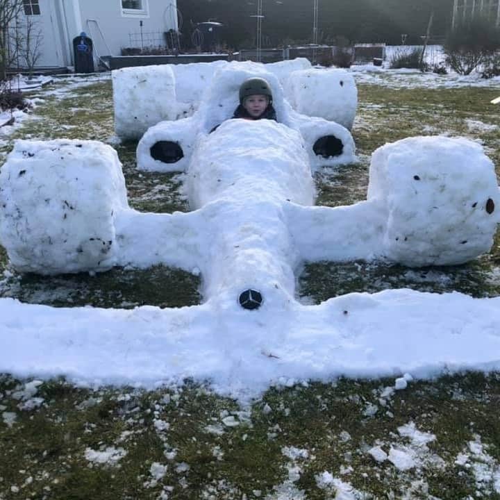 F1さんのインスタグラム写真 - (F1Instagram)「How cool is this? ⚙️❄️💯  Someone's given this little fella a day he'll never forget 👍  📸 Roger Hemberg (👏👏👏 ) #F1 #Formula1 #Snow #Mercedes」1月12日 2時05分 - f1