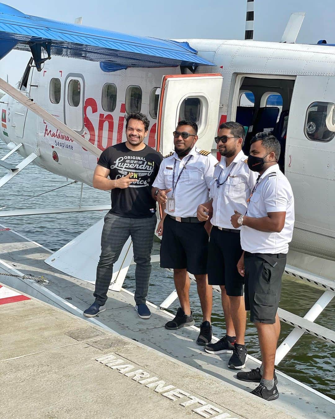 Gaurav Tanejaさんのインスタグラム写真 - (Gaurav TanejaInstagram)「What an amazing experience landing on the river in Ahmedabad. Thanks to the amazing Captains for such a smooth touchdown.  . @gujarattourism  #flyingbeast #Gujarat #seaplane」1月12日 2時05分 - taneja.gaurav