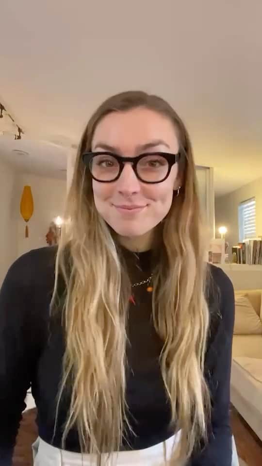 Warby Parkerのインスタグラム：「Having trouble finding a pair of wonderfully fitting frames online? No need to worry—it’s not nearly as tricky as it sounds. Check out our “Ask Warby” Story for some guidance! (👓: York in Rose Gold, Kimball in Whiskey Tortoise, and Simon in Polished Gold.)」