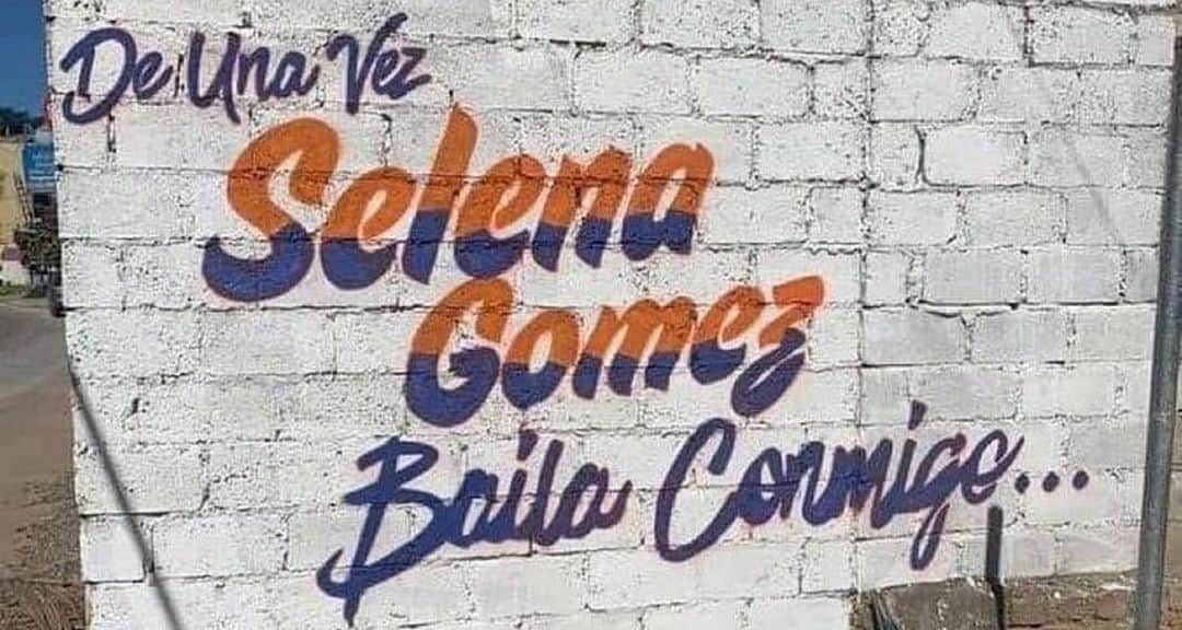 Always With Selenaのインスタグラム：「No puedo esperar para escuchar esta canción, es un honor para todos los fans latinos y españoles poder tener este tipo de canciones en español, soy muy feliz. COLOMBIA TE AMA @selenagomez」