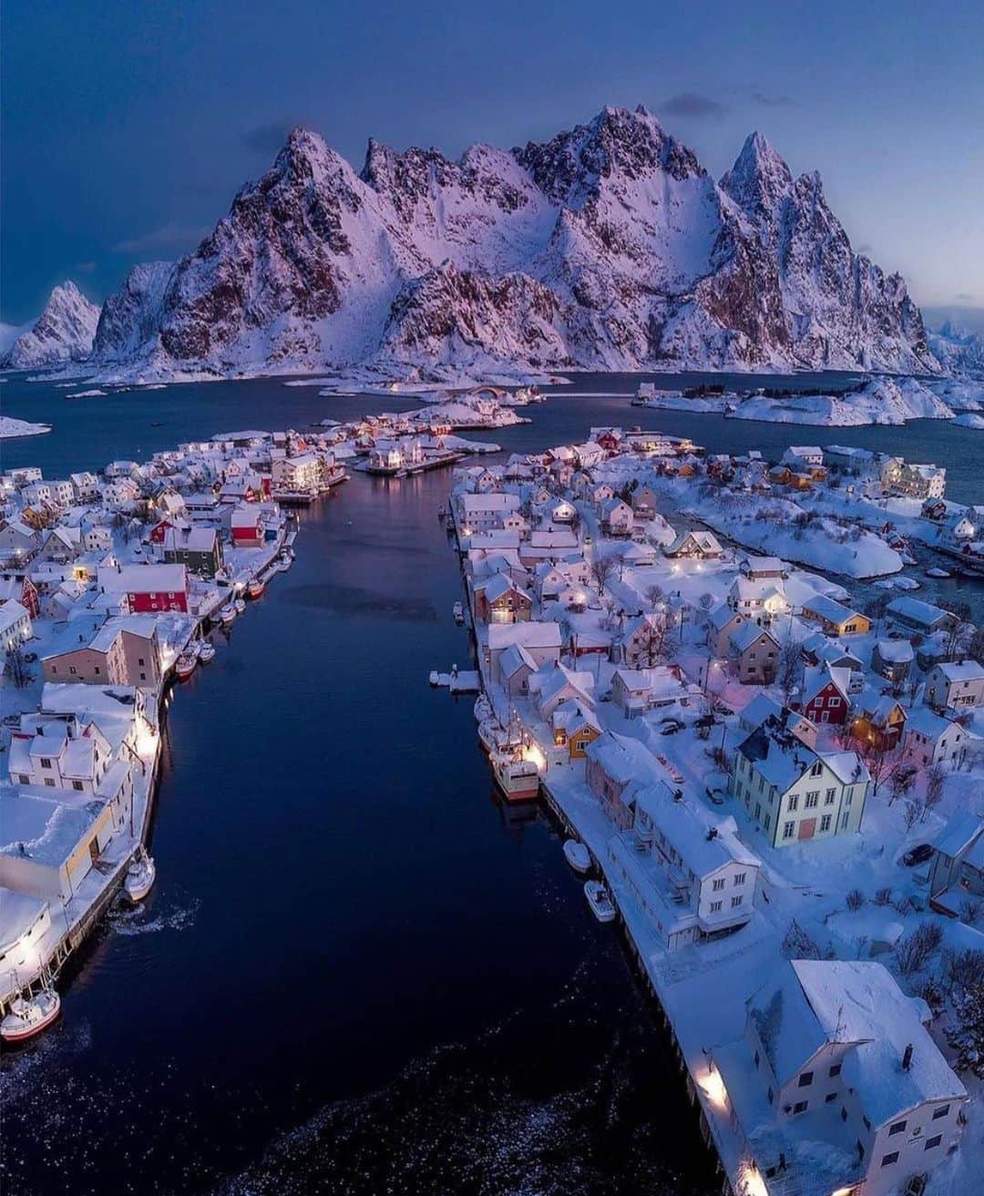 Wonderful Placesさんのインスタグラム写真 - (Wonderful PlacesInstagram)「Winter dream in Lofoten ✨😍😍😍✨ . 📷 by ✨@chrisnanos✨ #womderful_places for a feature 💙」1月12日 2時13分 - wonderful_places