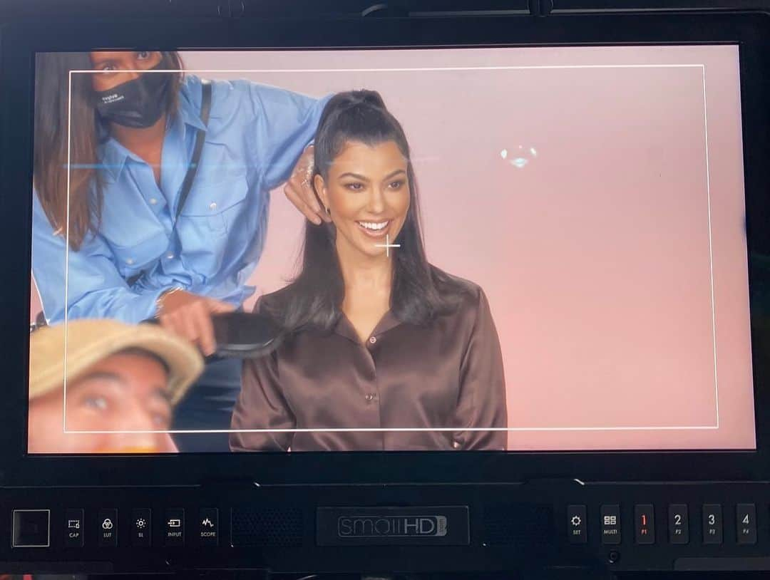 コートニー・カーダシアンさんのインスタグラム写真 - (コートニー・カーダシアンInstagram)「Last interview day🥺」1月12日 2時16分 - kourtneykardash