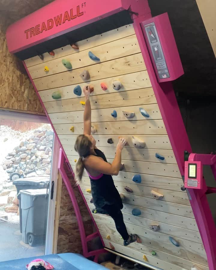 サッシャ・ディギーリアンのインスタグラム：「I set 6 routes on my Treadwall @brewer_fitness so far — here is the orange one 😃 I actually really enjoyed the creative process of mapping out the climbs and putting the holds up. It is super easy to change around the holds and fine tune the movement. As for grading - it’s all contingent on what the angle 📐 is set to (this is 35* steepness); the speed could be a factor (I am moving at notch 7 of 10); and most importantly - how many rotations on the wall I do. This video captures 1. The neat thing about this machine is that you can cover thousands of feet of vertical climbing in a single session; all while staying under 14 feet! Of course the allure of the outdoors isn’t included but for training endurance, I can’t suggest a better climbing-specific machine 💪  With my movement, the steeper the angle is, the harder it feels on keeping my body in to the wall with my weakened hip flexor and all the muscles included around the hip. But- progress is coming 🧗🏼‍♀️  — #climbing #training #endurancetraining」