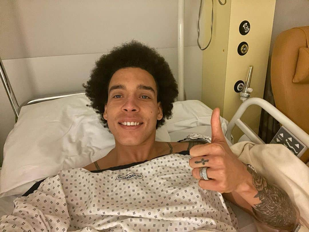 アクセル・ヴィツェルさんのインスタグラム写真 - (アクセル・ヴィツェルInstagram)「Thank you everyone for the messages of support 🙏🏽💛 Today I had a successful operation and now I will be working hard to recover day by day and aim to return stronger than before 💪🏽 With the support of my friends and family I will be back ❤️」1月12日 2時34分 - axelwitsel28