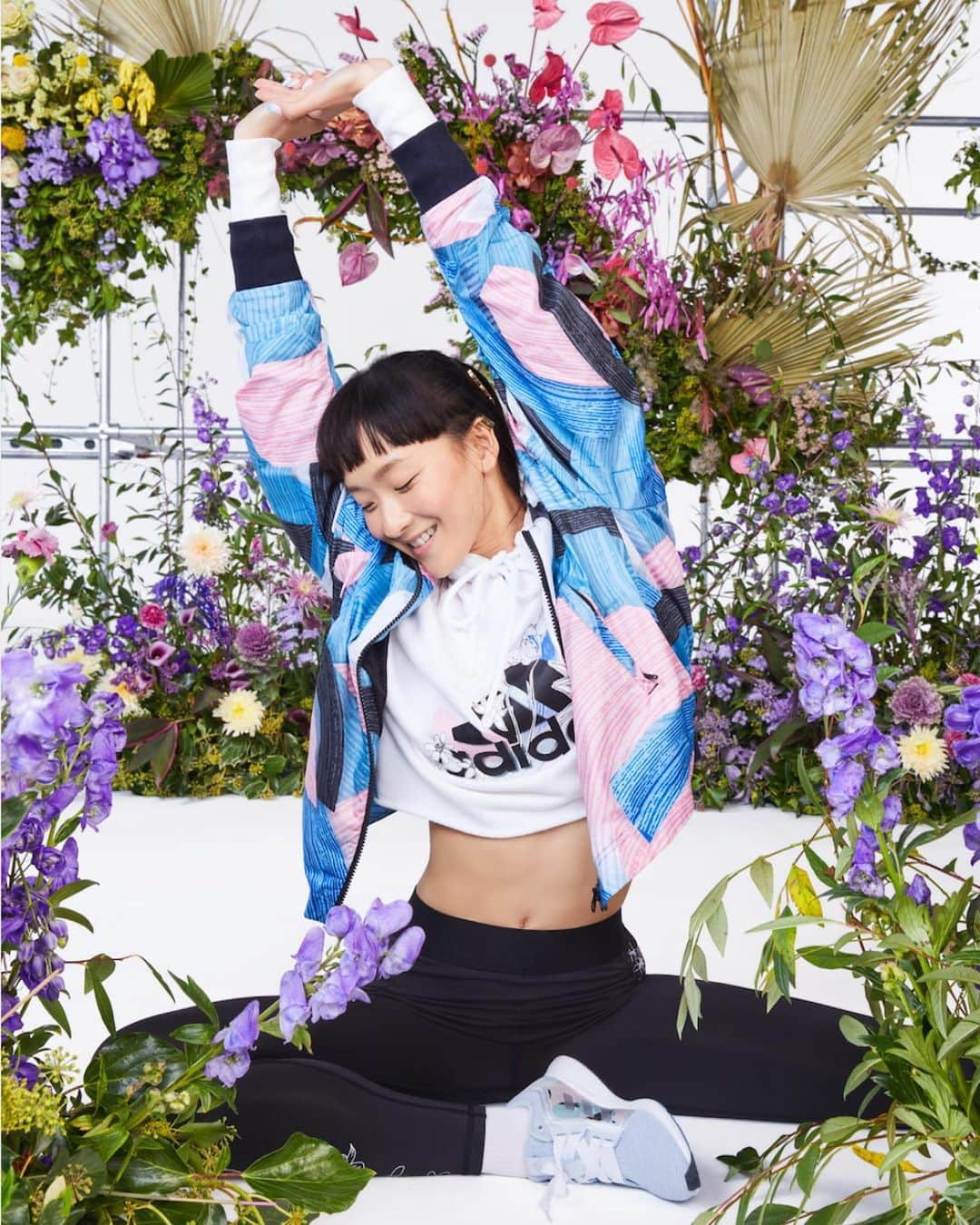 adidas Womenさんのインスタグラム写真 - (adidas WomenInstagram)「“Sport helps you loosen up, creation becomes natural, and a good outcome will always come from that.” Inspired by Shanghai, this collection by @nini__sum ignites self-expression through sport.  Introducing Women in Power – sportswear boldly reimagined by female artists. Shop the collection now at adidas.com/nini_sum  #training #adidasWomen  Photos by @haninastudio Produced by @yana_rits」1月12日 3時04分 - adidaswomen