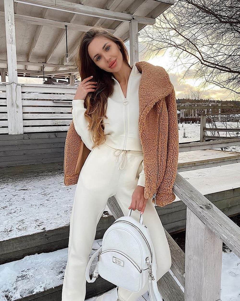 ゲスのインスタグラム：「fresh new #GUESSActive 🤍❄️ @natalliafedorova in the fan favorite scuba fabric #LoveGUESS」