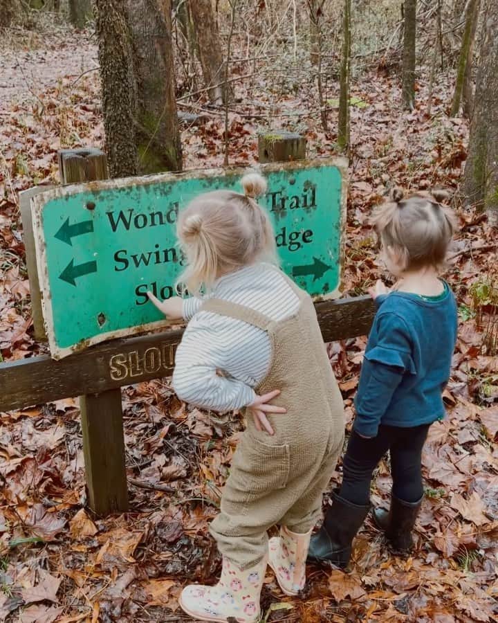 ストーミ・ヘンレイのインスタグラム：「Wow she can read ahahaha」