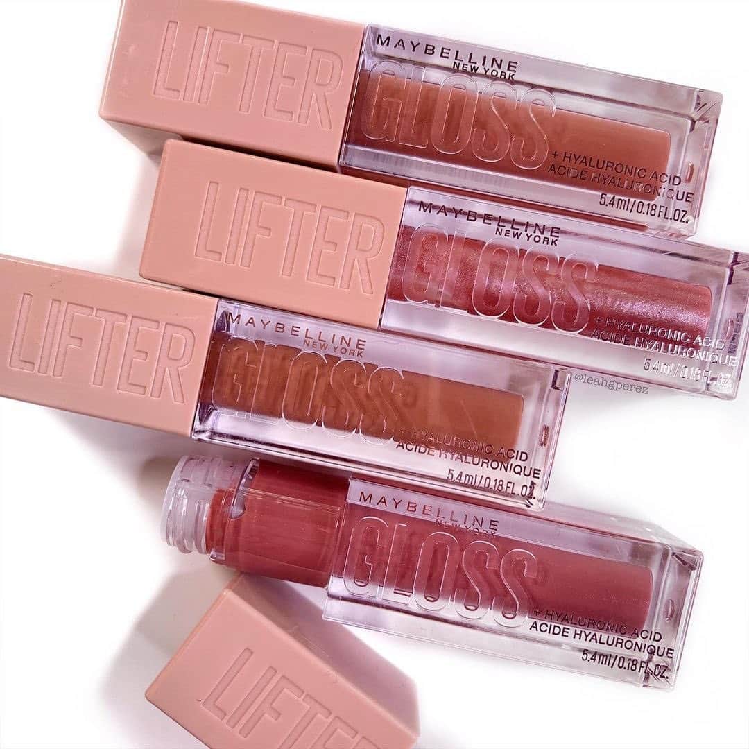 Maybelline New Yorkさんのインスタグラム写真 - (Maybelline New YorkInstagram)「Raise your hand if you copped all #liftergloss shades! 👄 Keep your lips hydrated and glossy all 2021 with this lip gloss! Shown here shades: ‘stone’, ‘moon’, ‘amber’ and ‘silk’. #regram @leahgperez #mnyitlook」1月12日 3時14分 - maybelline