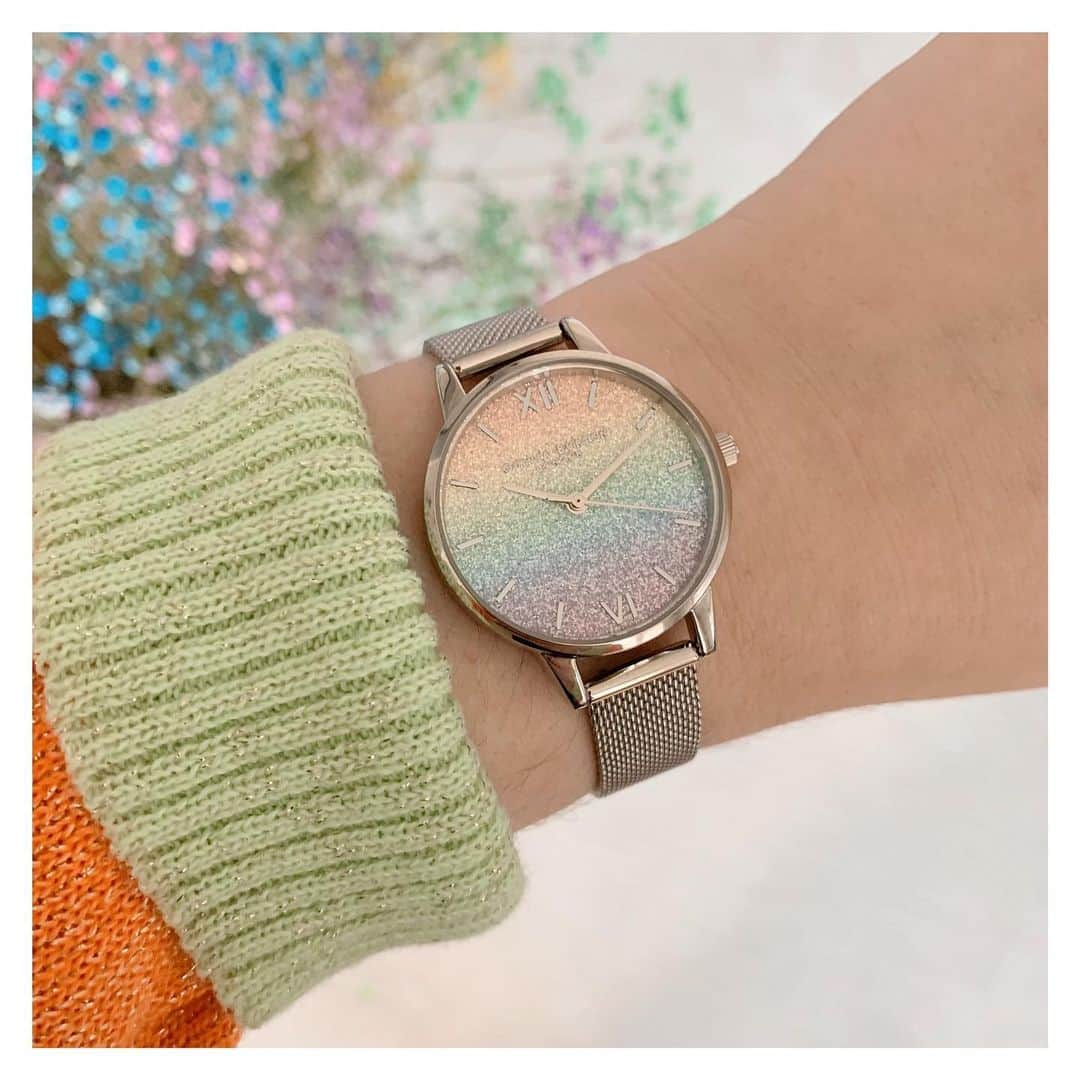 Olivia Burtonさんのインスタグラム写真 - (Olivia BurtonInstagram)「A little rainbow lift for the wrist! 🌈✨ #MyOliviaBurton #Rainbow #ArmCandy」1月12日 3時19分 - oliviaburtonlondon