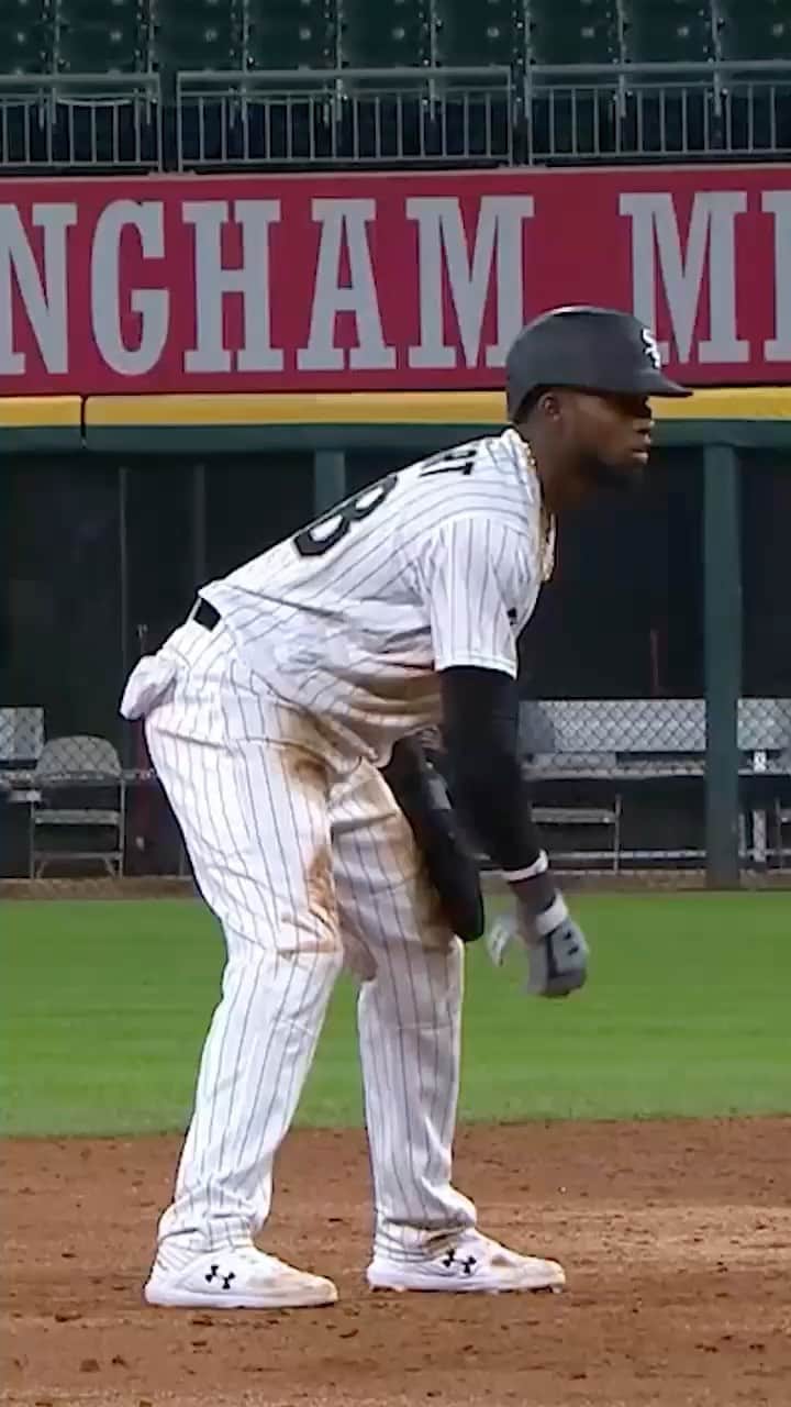 シカゴ・ホワイトソックスのインスタグラム：「We can’t get enough of these two 😂  @luisrobertm56 @the_bigbaby74 #MLB #WhiteSox」