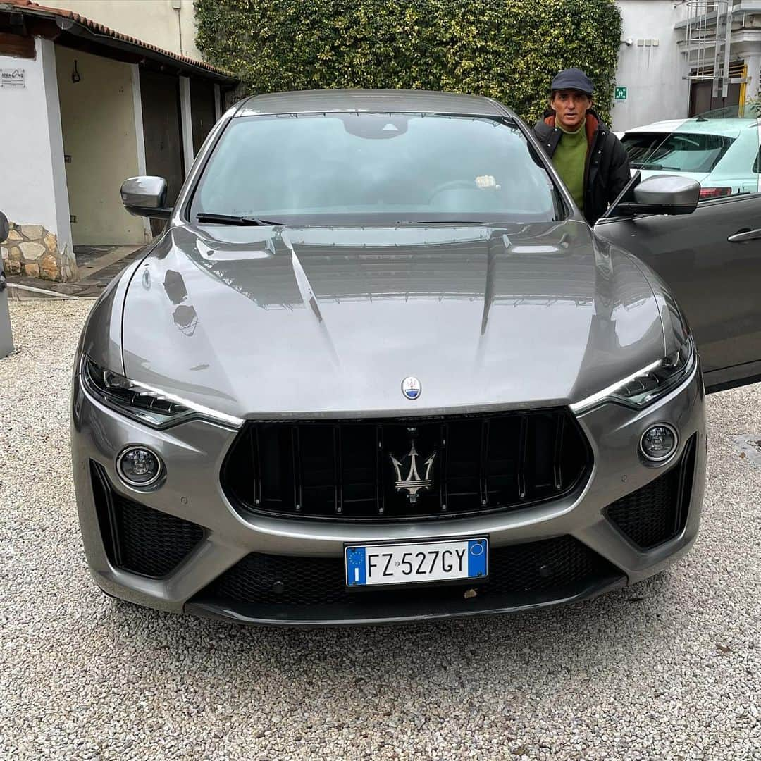 ロベルト・マンチーニさんのインスタグラム写真 - (ロベルト・マンチーニInstagram)「“ Ho scelto @maserati passione per l’ eccellenza”」1月12日 3時21分 - mrmancini10