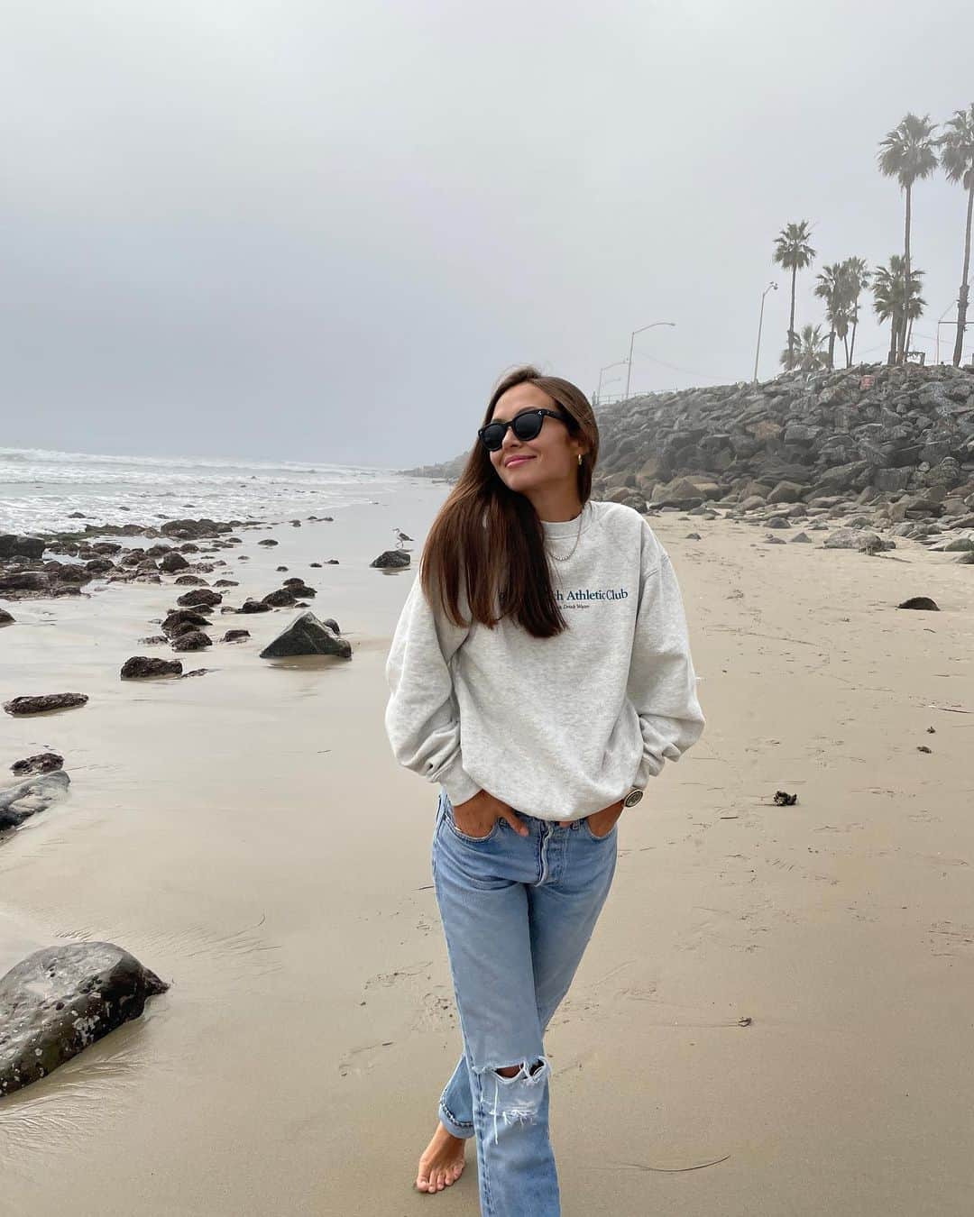 emilyのインスタグラム：「@sportyandrich Winter 1 online now 🤍」