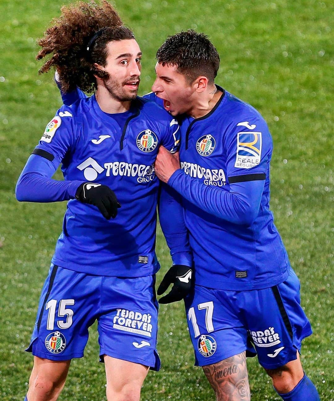 LFPさんのインスタグラム写真 - (LFPInstagram)「💙 @cucurella3 🔥 @mathiasolivera5 💙  #LaLiga #LaLigaSantander #Getafe #Cucurella #Oliveira #Football #Goals」1月12日 3時51分 - laliga