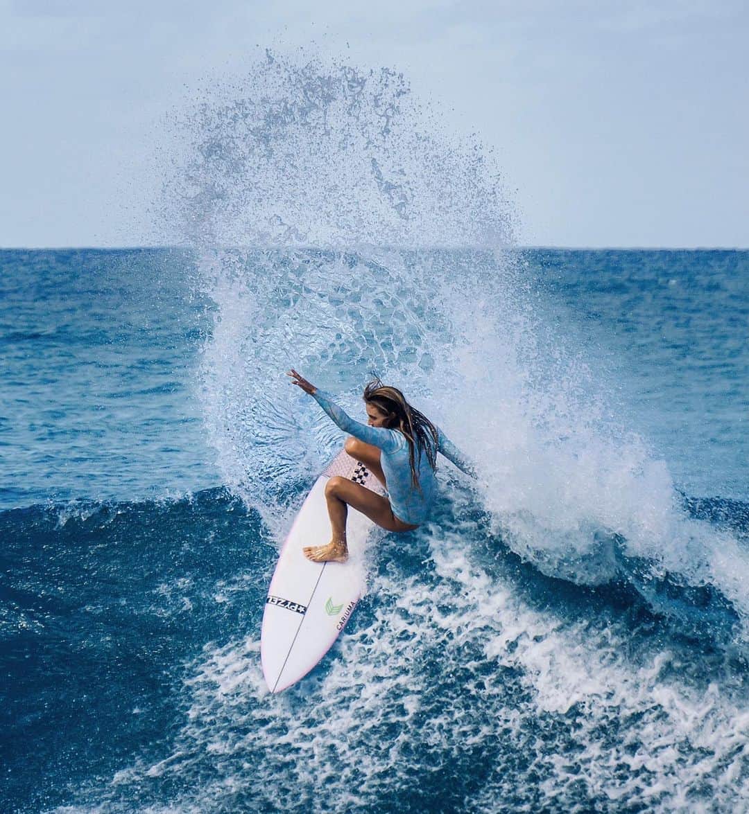 アラナ・ブランチャードのインスタグラム：「Favorite way to start my Monday💙 pic: @tylerpaquet2」