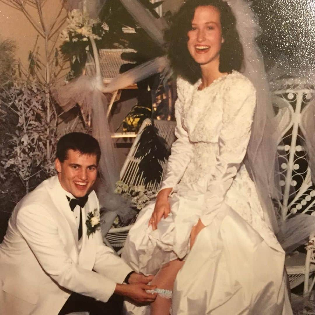 コリー・ロバートソンさんのインスタグラム写真 - (コリー・ロバートソンInstagram)「29 years of marriage today! We celebrated with a night in a cabin in the woods, cooked a delicious meal, I taught Willie how to play Othello and he promptly beat me twice 🙄 (he’s better at looking a few plays ahead) then I destroyed him in scrabble (he went kamikaze and went for big points, unfortunately for him the “words” he put down weren’t actually words and my challenging was in point, plus I’m better at spelling🤓) so I’m calling it even, ha!   We found a “Best of the 90’s” record and it brought us right back to the early years of falling in love and our life together 🥰 We talked what kind of old people we want to be, and how we hope we just keep getting better with age 👵🏻❤️👴🏼  We talked mostly about how proud we are of our kiddos and thankful to have the family that we have today. It was worth every single bit of the hard work.  If you’re doubting today if staying is worth it, if forgiveness is worth it, if marriage and family and everything that goes with it is worth it. I can tell you 💯 it is!! Keep going!!   Happy Anniversary @realwilliebosshog I love you forever and always, how about we go for 29 more❤️」1月12日 4時08分 - bosshogswife