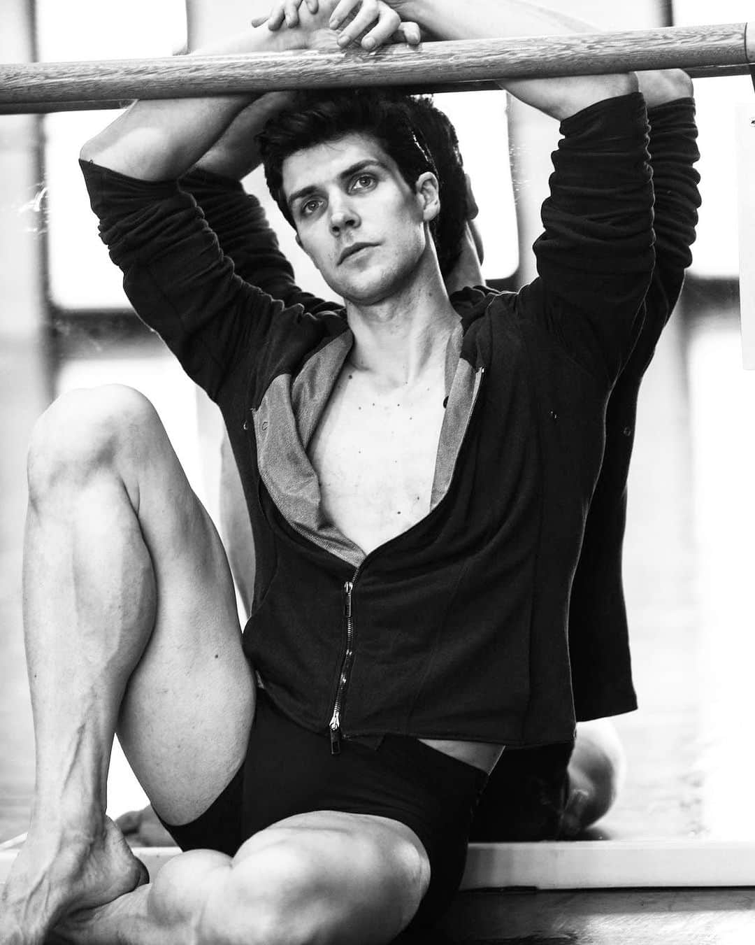 ロベルト・ボッレのインスタグラム：「Posted @withregram • @officialrobertobolle #monday #mood @robertobolle @sergiogoglia」