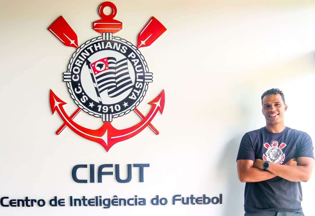 コリンチャンスさんのインスタグラム写真 - (コリンチャンスInstagram)「O Centro de Inteligência de Futebol (CIFUT) tem um novo “velho” coordenador. Trata-se do analista de desempenho Fernando Lázaro, que retorna ao clube após quatro anos.⠀ ⠀ Desta vez, além do departamento profissional, Lázaro também irá priorizar a integração da análise de desempenho entre profissional e categorias de base.⠀ ⠀ 📸 Rodrigo Coca/Ag. Corinthians⠀ ⠀ #VaiCorinthians⠀」1月12日 4時10分 - corinthians