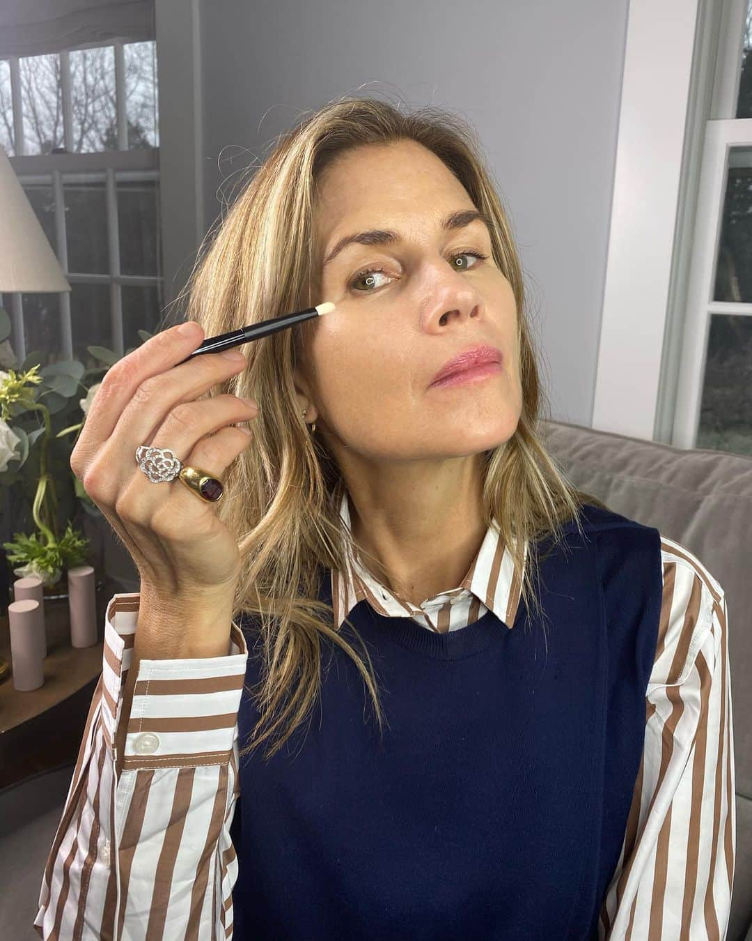 グッチ・ウェストマンさんのインスタグラム写真 - (グッチ・ウェストマンInstagram)「So excited to finally introduce my makeup artist secret weapon —our Spot Check Brush! This pointed tipped tool is a game-changer and the perfect companion to our Vital Skin Foundation, helping to achieve more precise coverage on red marks, blemishes, pigmentation—you name it! Plus, the Spot Check, like the rest of our @westmanatelier brush collection, is sustainably handmade in Japan with a shorter handle to give you more control. This targetted concealer brush is a magic addition to your makeup bag and will absolutely amplify your application.   Available now on westman-atelier.com 🖤✨」1月12日 4時10分 - gucciwestman