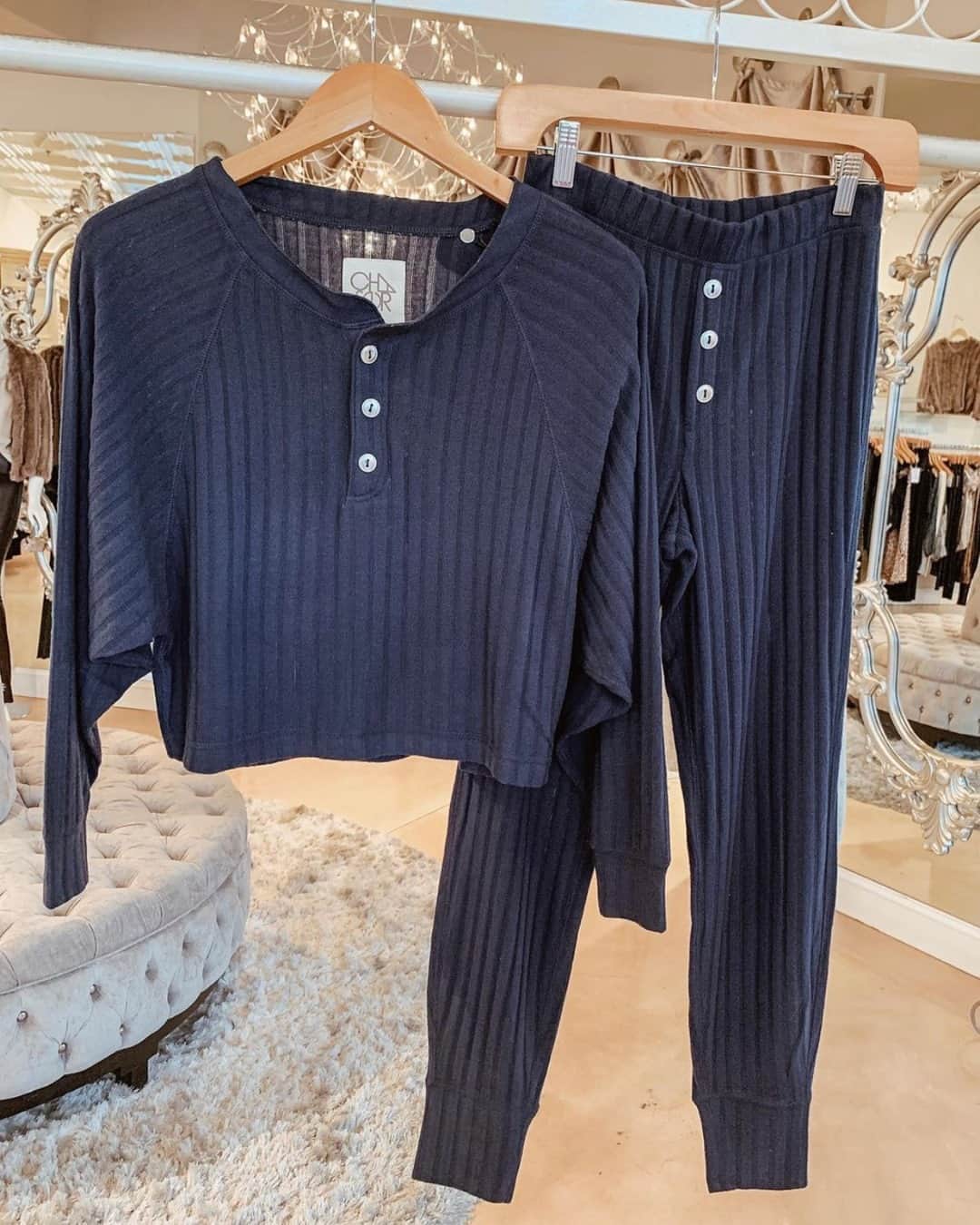 チェイサーのインスタグラム：「The only January blues we want💙 @styled.by.sheshe shop all of our new arrivals online😍 #chaserbrand matchingset  #pjset #sweatset #ribbedset #cozyandcute #cozystyle #cozyoutfit #winteroutfitinso」