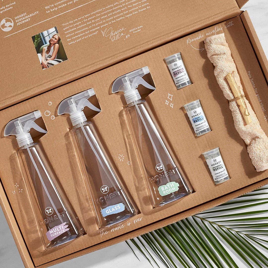 The Honest Companyさんのインスタグラム写真 - (The Honest CompanyInstagram)「Clean responsibly with our NEW Conscious Cleaning Kits. Thoughtfully designed with reduced packaging to produce less waste, our Conscious Cleaning bottles are made to be used again and again. ⁣🔁 ⁣ 1️⃣ Clean Vibes Kit ⁣ 2️⃣ Multi-Surface Refillable Cleaning Kit, Starter Pack ⁣ 3️⃣ Glass Refillable Cleaning Kit, Starter Pack ⁣ 4️⃣ Bathroom Refillable Cleaning Kit, Starter Pack ⁣ ⁣ Shop now on Honest.com + @Amazon.✌️ 🌎⁣ ⁣ #ConsciousCleaningEssentials #TheWasteIsOver #HonestCompany」1月12日 4時25分 - honest